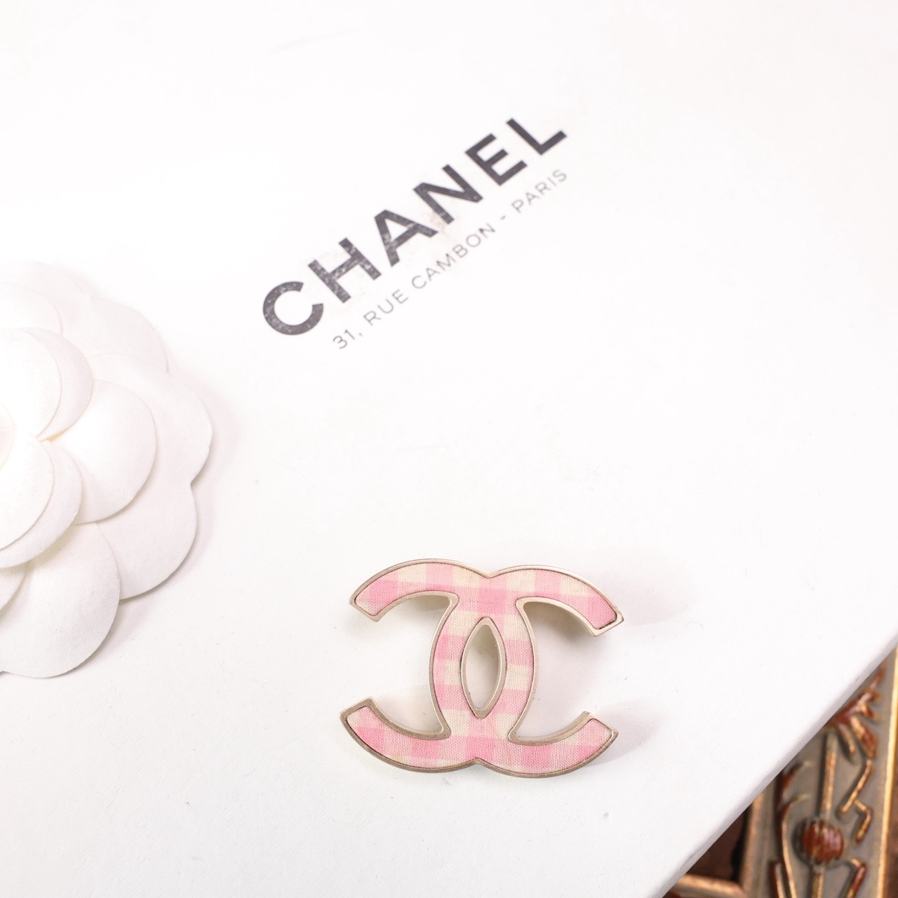 95新 Chanel/香奈儿 柚礼中古/香奈儿粉色格纹双c胸针ca512003