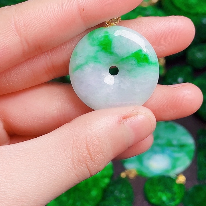 翡翠18K金镶嵌颈饰多样性