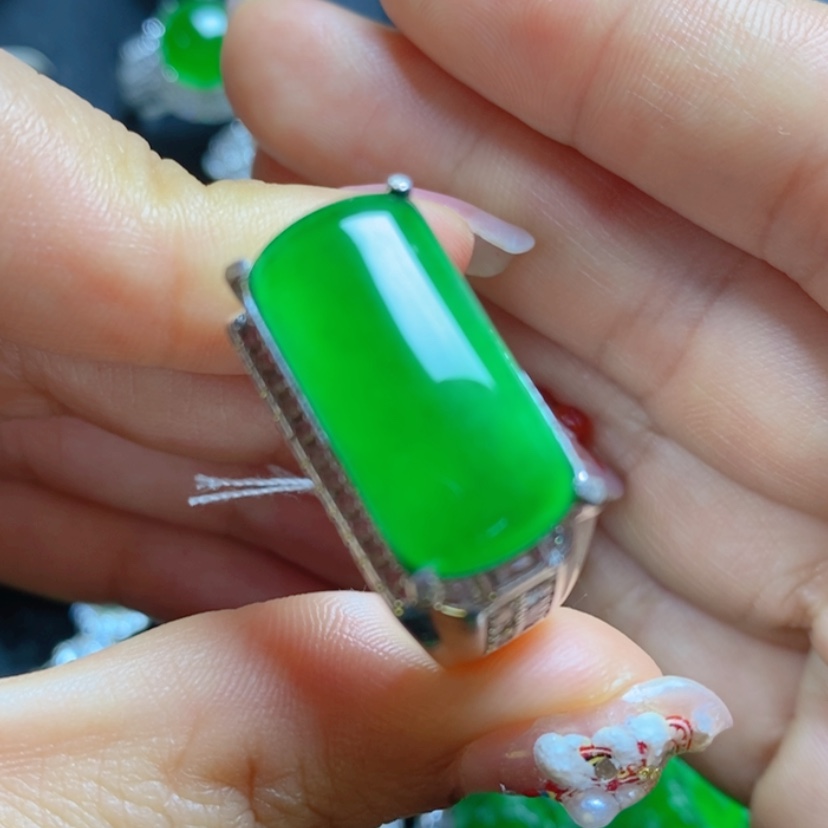 【闪购商品】翡翠挂件未镶嵌马鞍