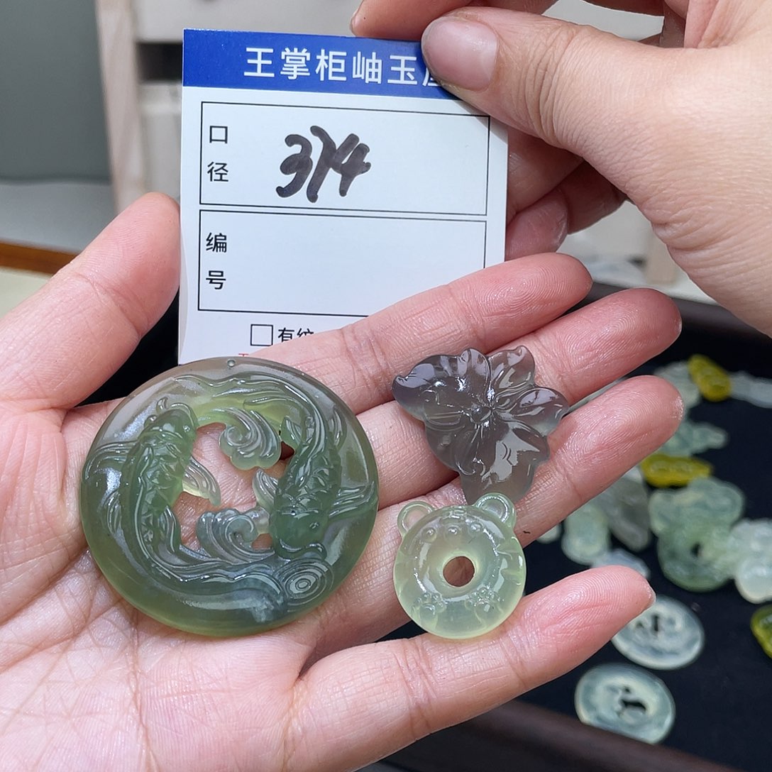 岫玉未镶嵌吊坠吊坠