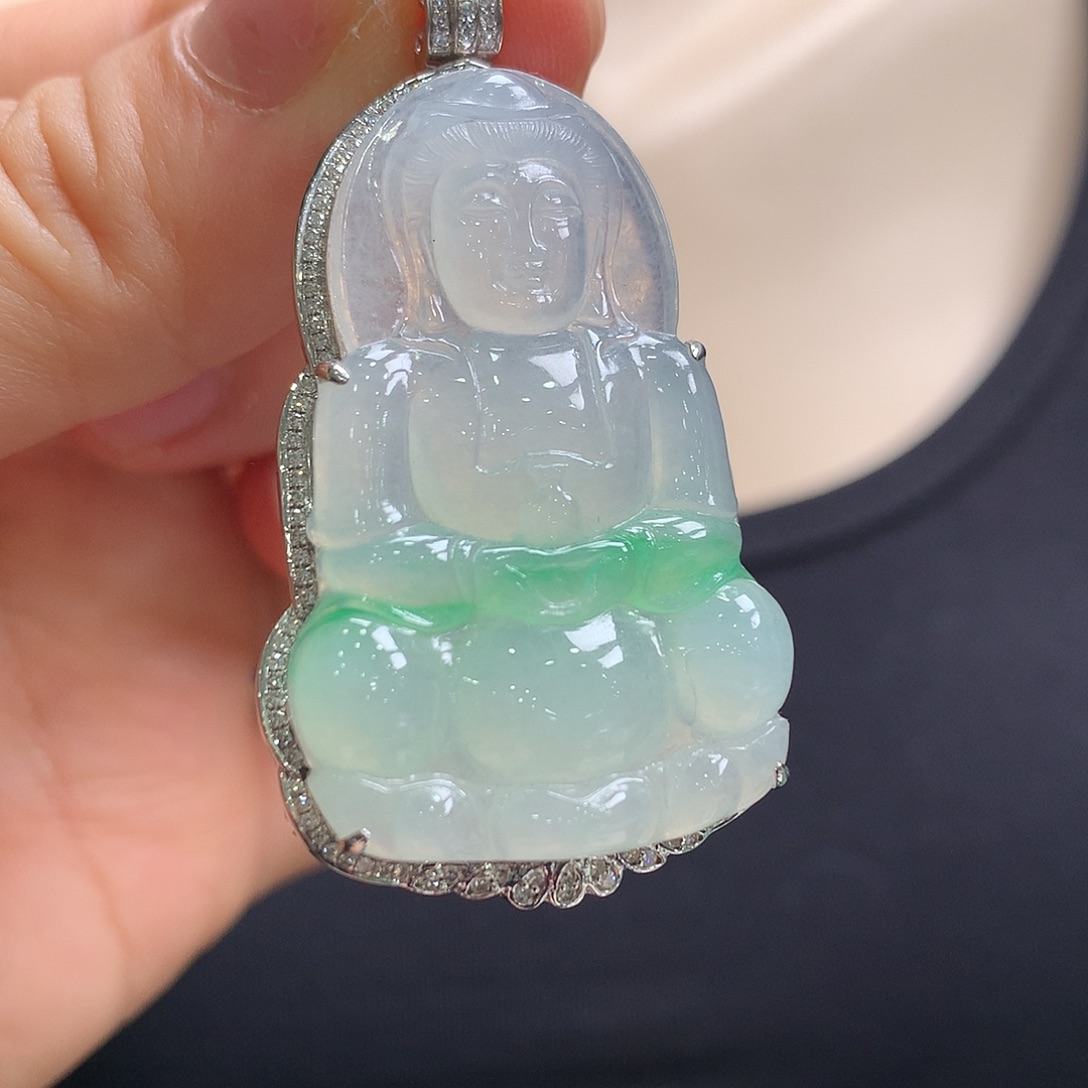 翡翠18K金镶嵌颈饰观音