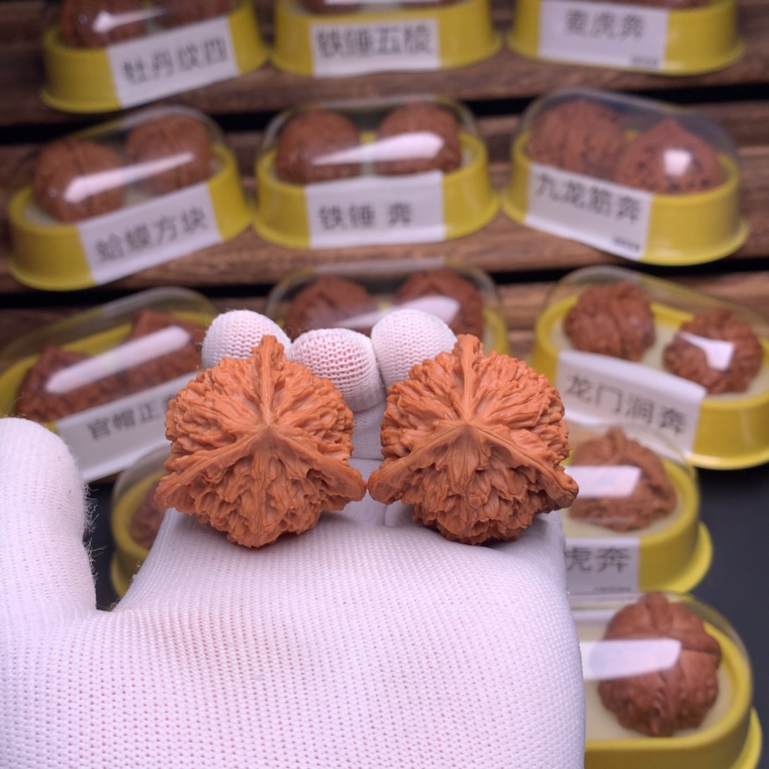 文玩核桃吊坠简*点盘龙纹奔