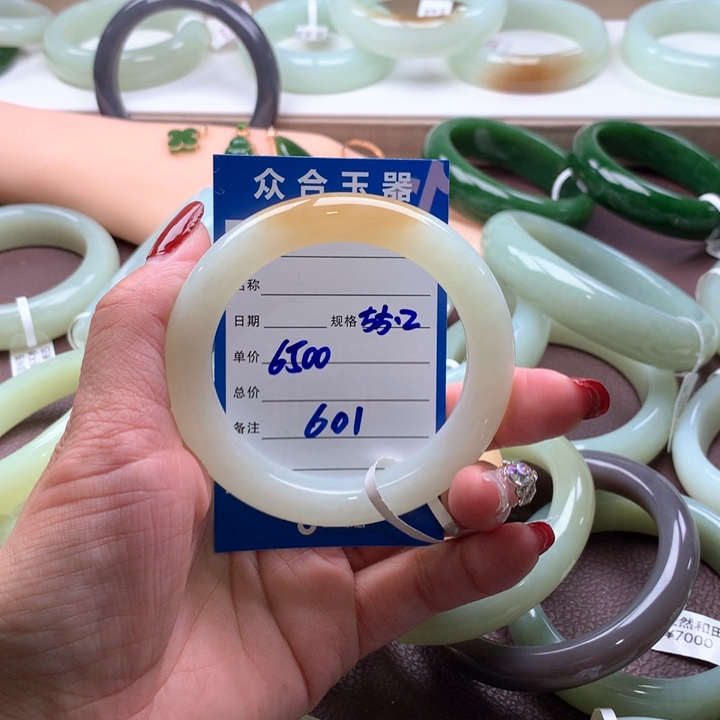 和田玉手镯未镶嵌?**?