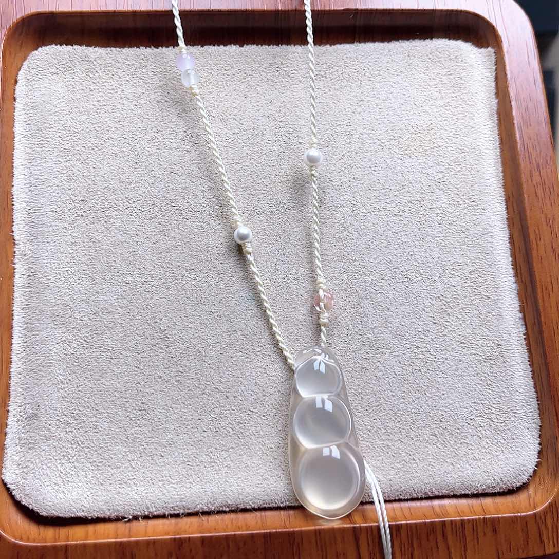 玛瑙/玉髓未镶嵌颈饰是****呀