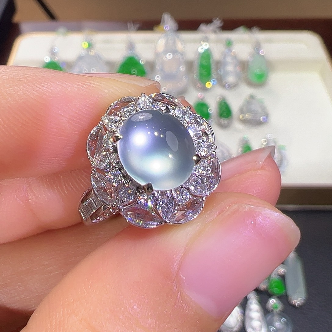 翡翠18K金镶嵌戒指