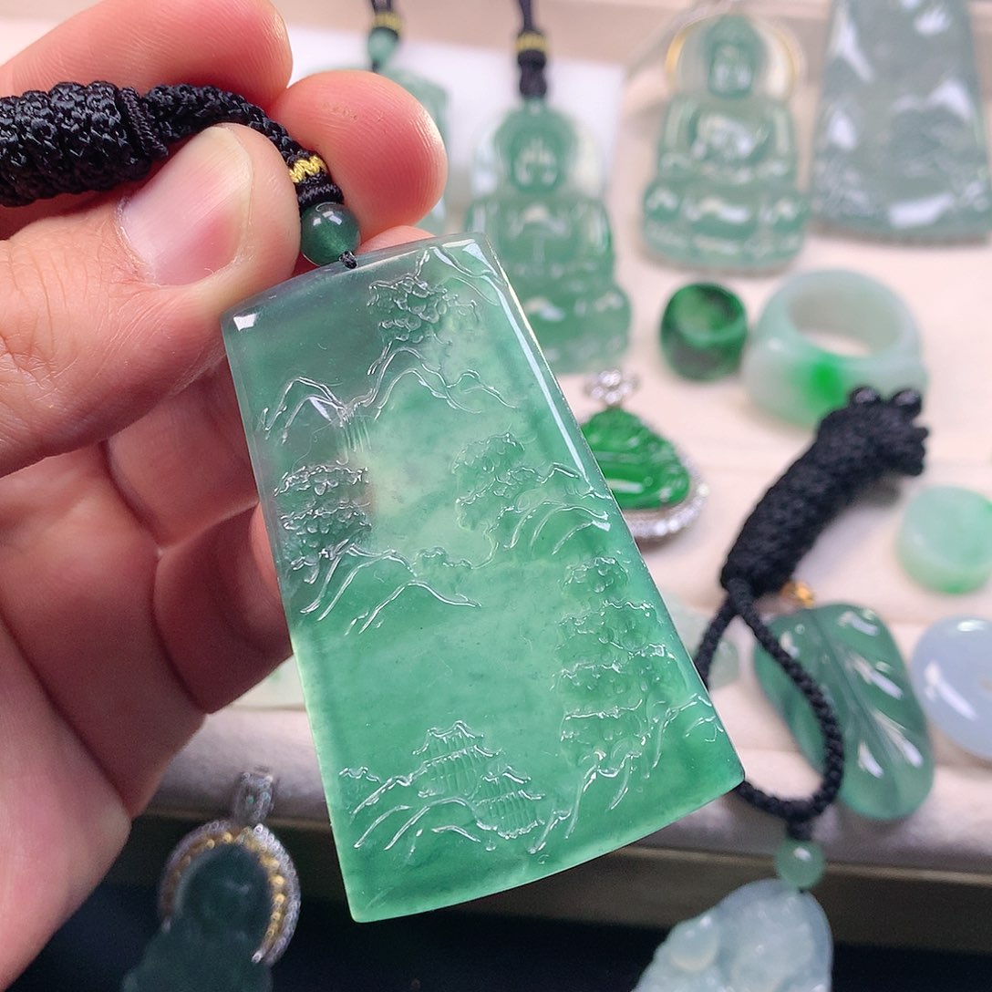 翡翠颈饰未镶嵌翡翠