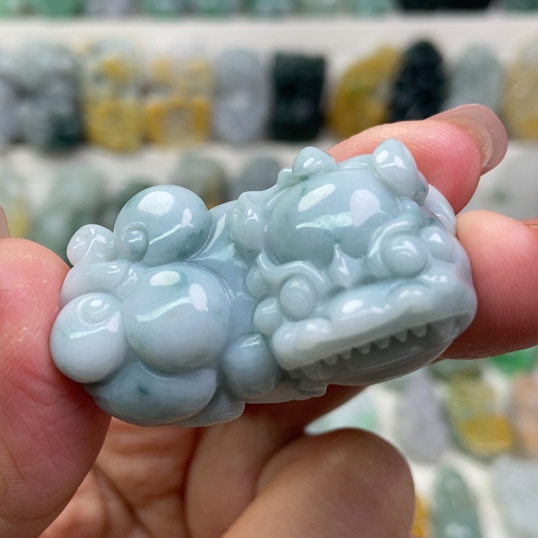 翡翠吊坠(赠链)未镶嵌