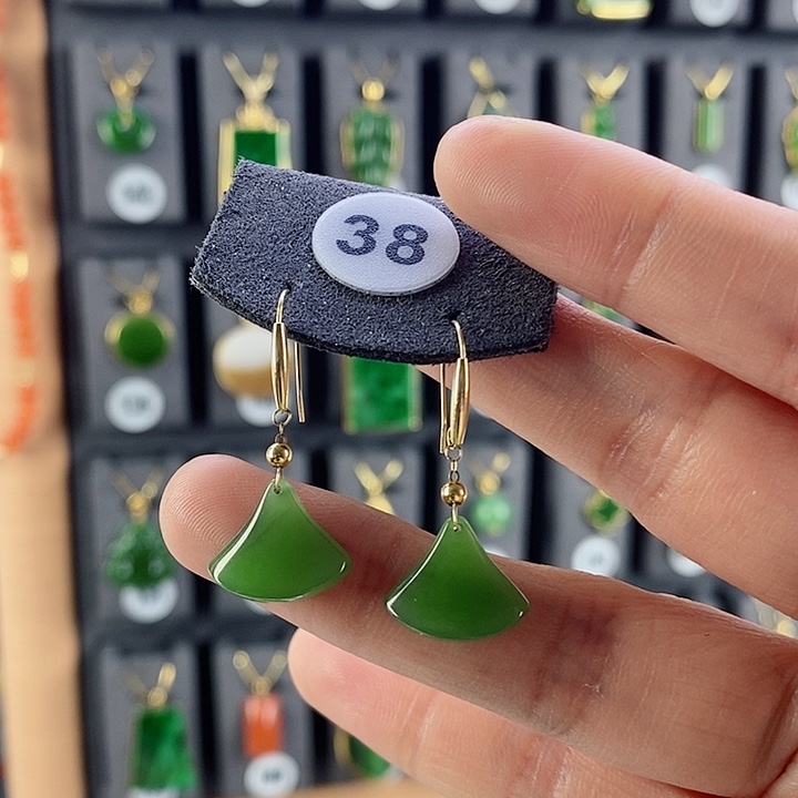 和田玉18K金镶嵌耳饰