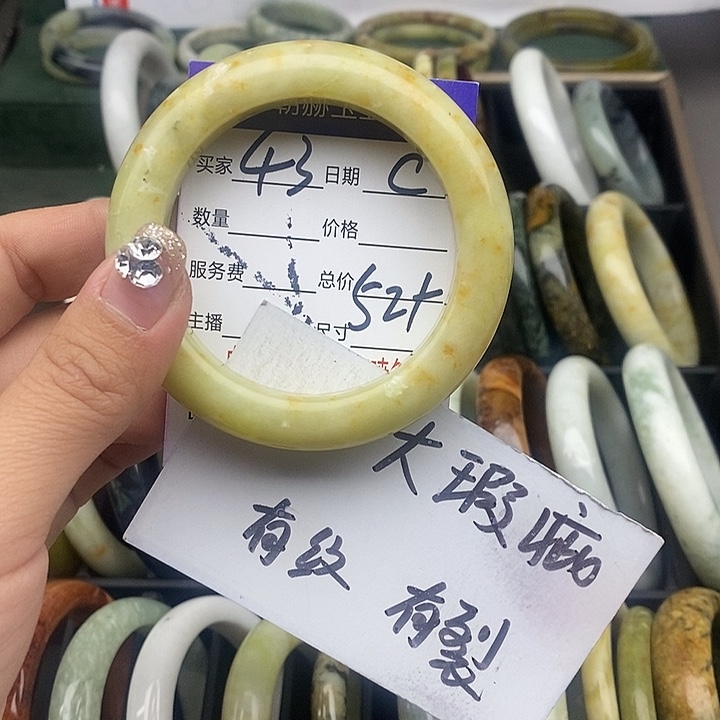 蛇纹石玉未镶嵌手镯