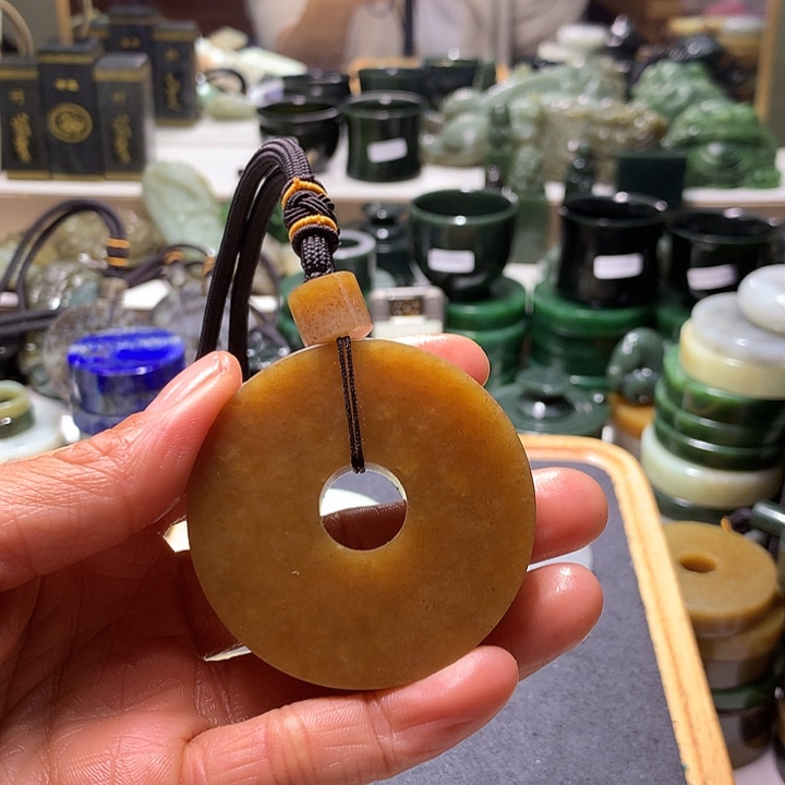 为***当和田玉（糖玉）未镶嵌珠宝半成品