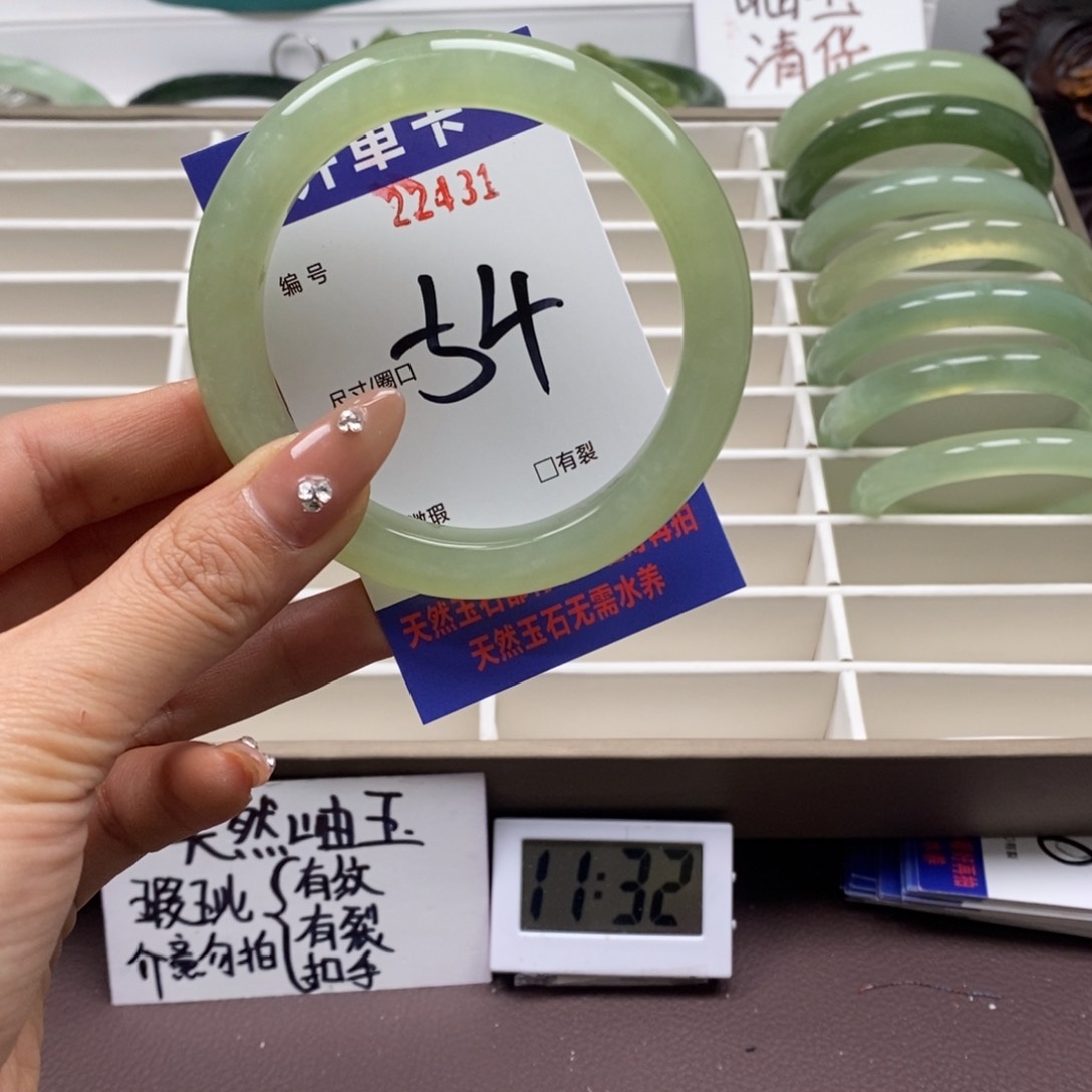 蛇纹石玉手镯未镶嵌