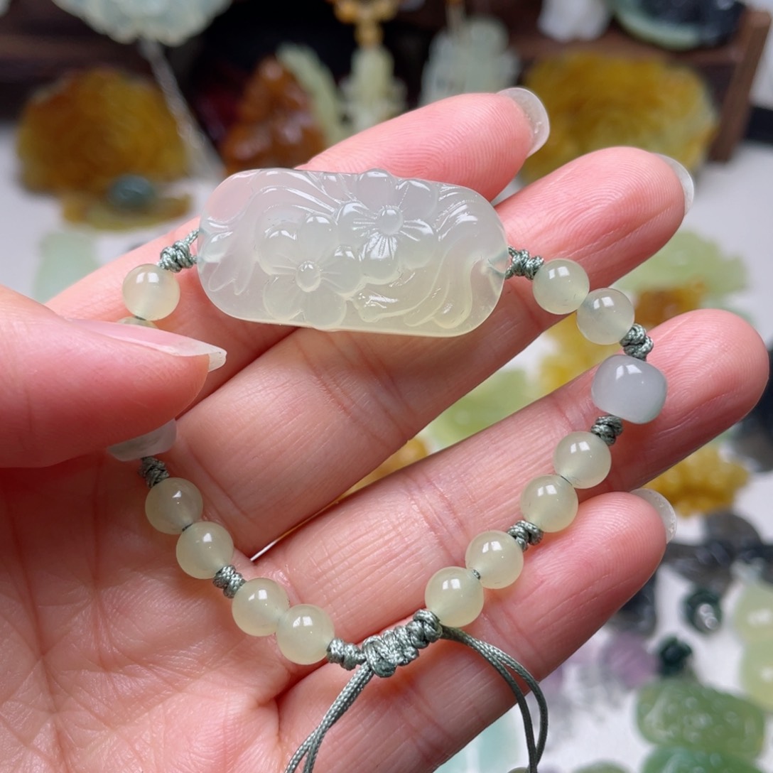 蛇纹石玉颈饰未镶嵌