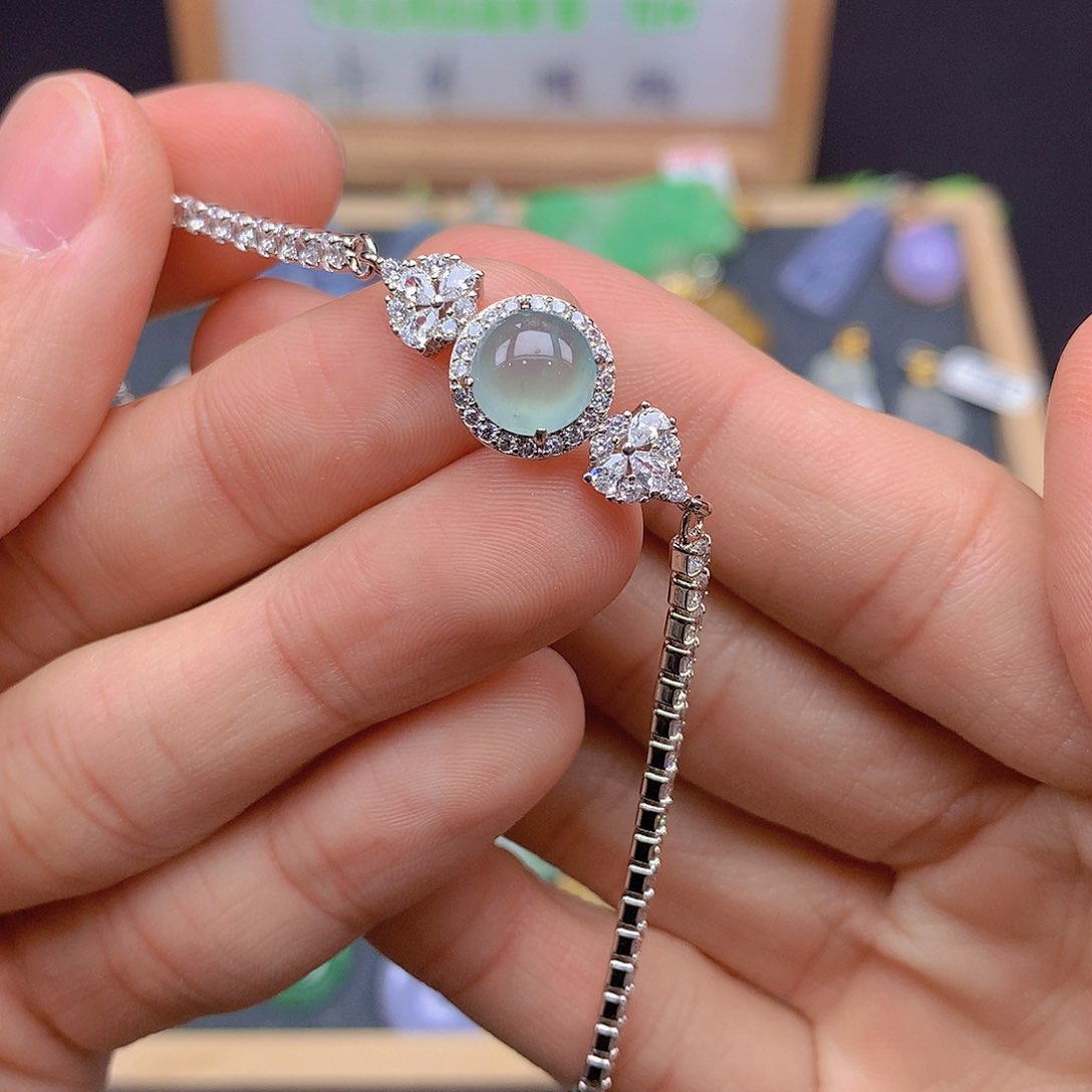 翡翠颈饰未镶嵌翡翠