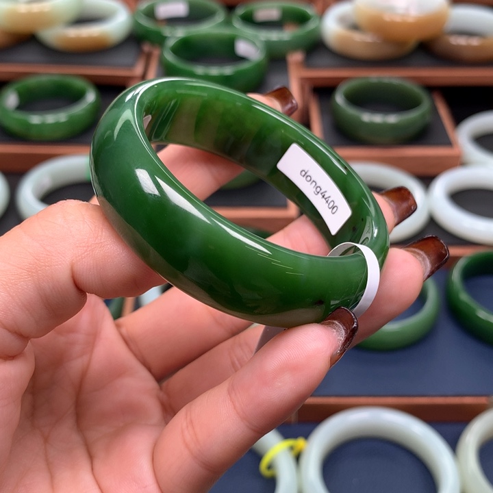 和田玉（碧玉）手镯未镶嵌C****i