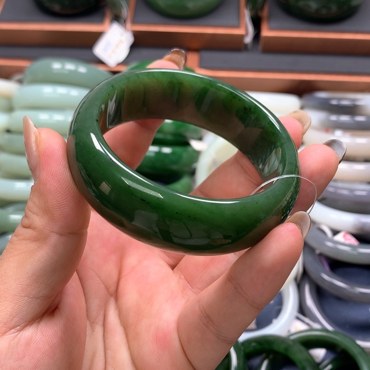 【闪购商品】未镶嵌手镯和田玉（碧玉）