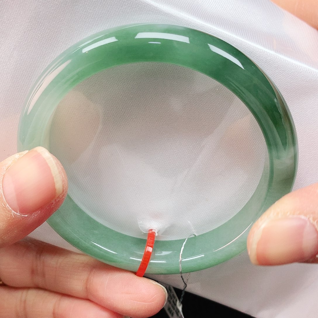 翡翠手镯未镶嵌54圈