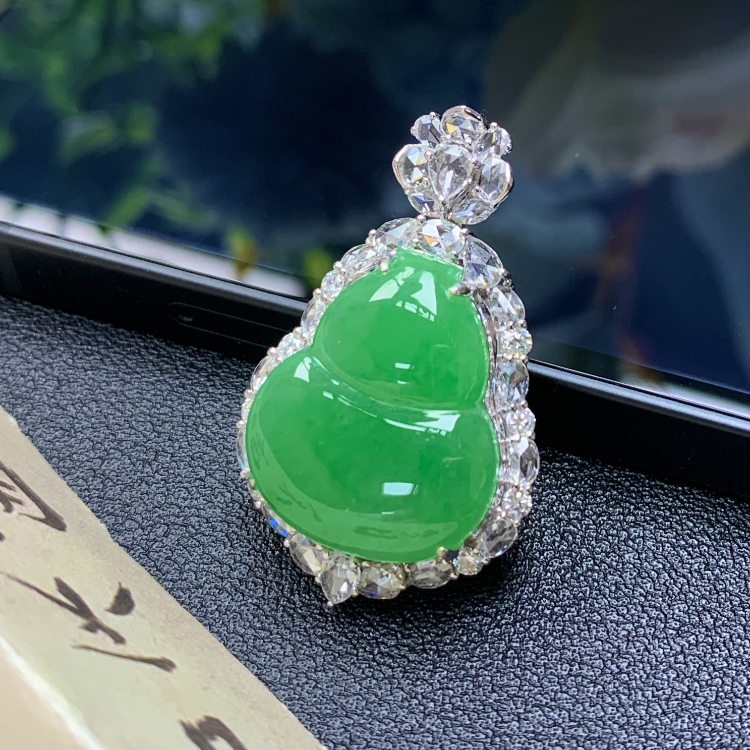 艳阳绿葫芦吊坠精致感 18K金镶嵌 四会 天然缅甸a货翡翠 翡翠葫芦