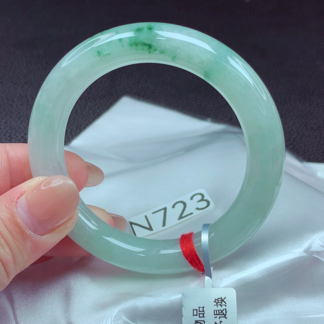 翡翠手镯未镶嵌手镯88
