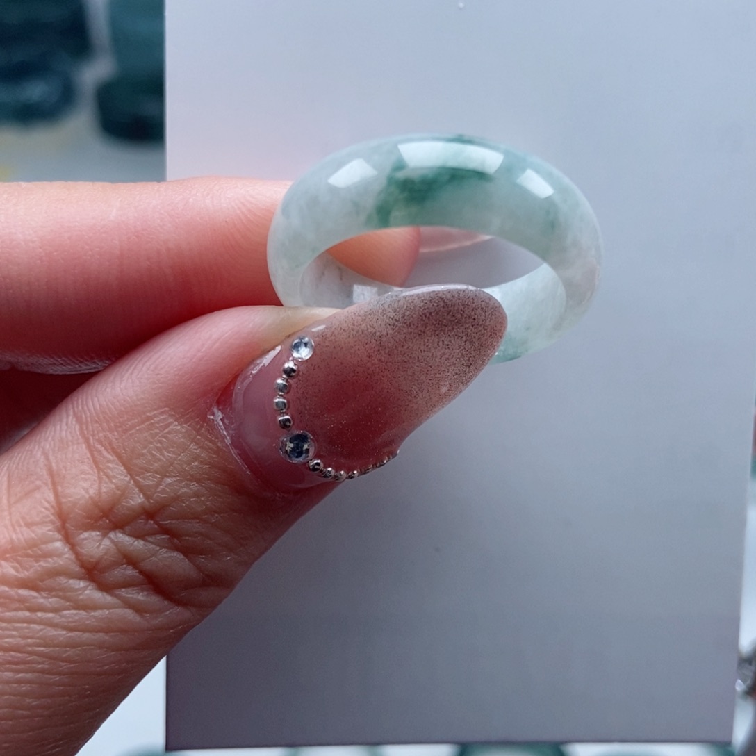 翡翠戒指未镶嵌翡翠