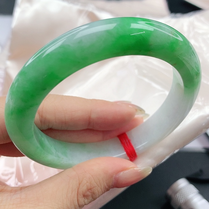 未镶嵌手镯翡翠，690