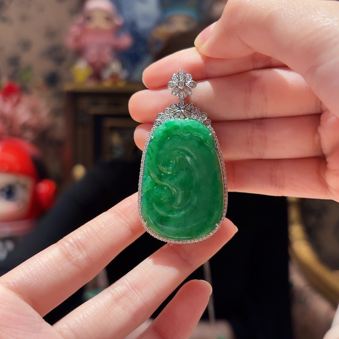 翡翠吊坠(赠链)18K金镶嵌