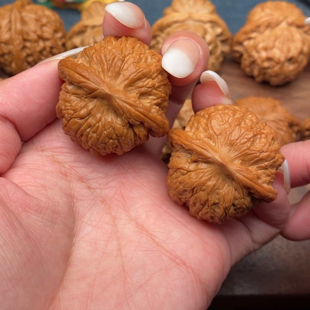 文玩核桃把件全品平谷血麒麟38.5精配，核中贵族