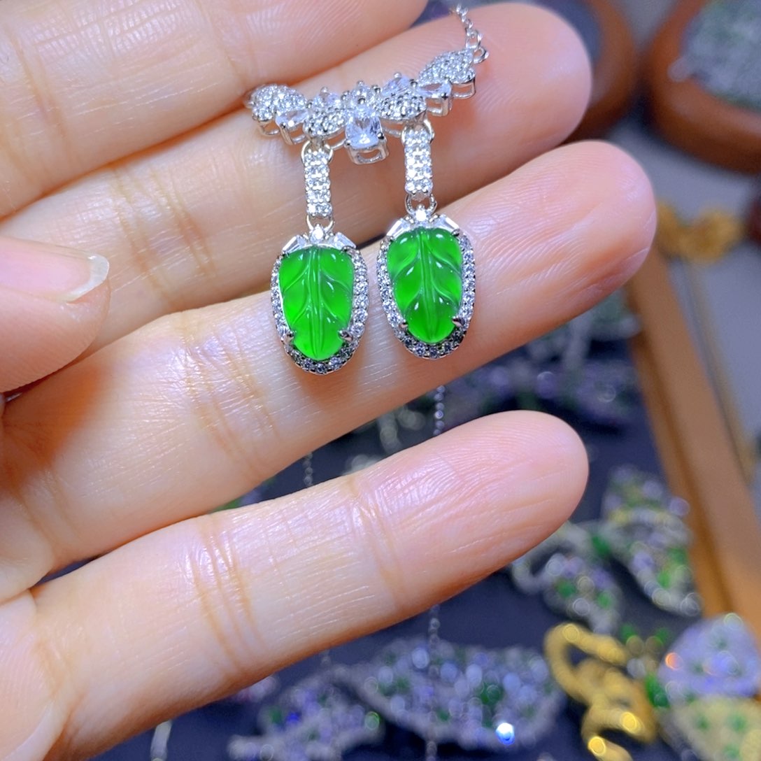 翡翠颈饰银S925镶嵌天然翡翠