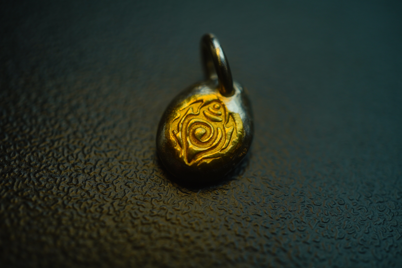 吊坠足银 银烫金海螺图案侧挂纯手工复古银制金色国潮藏式古法