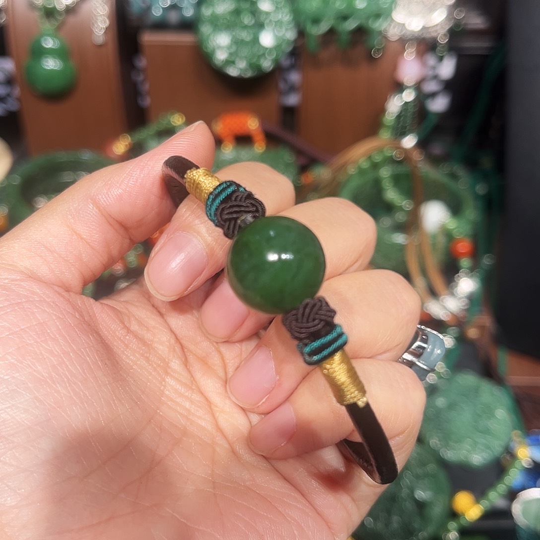 颈饰未镶嵌和田玉（糖玉）