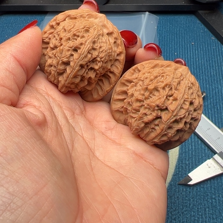 桃核吊坠文玩雪麒麟