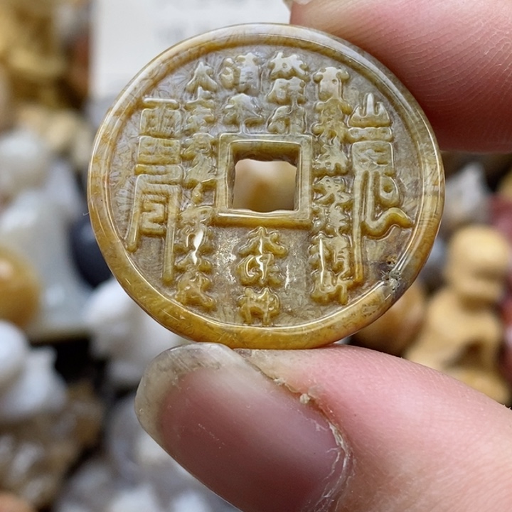 颈饰未镶嵌硅化珊瑚（珊瑚玉）小