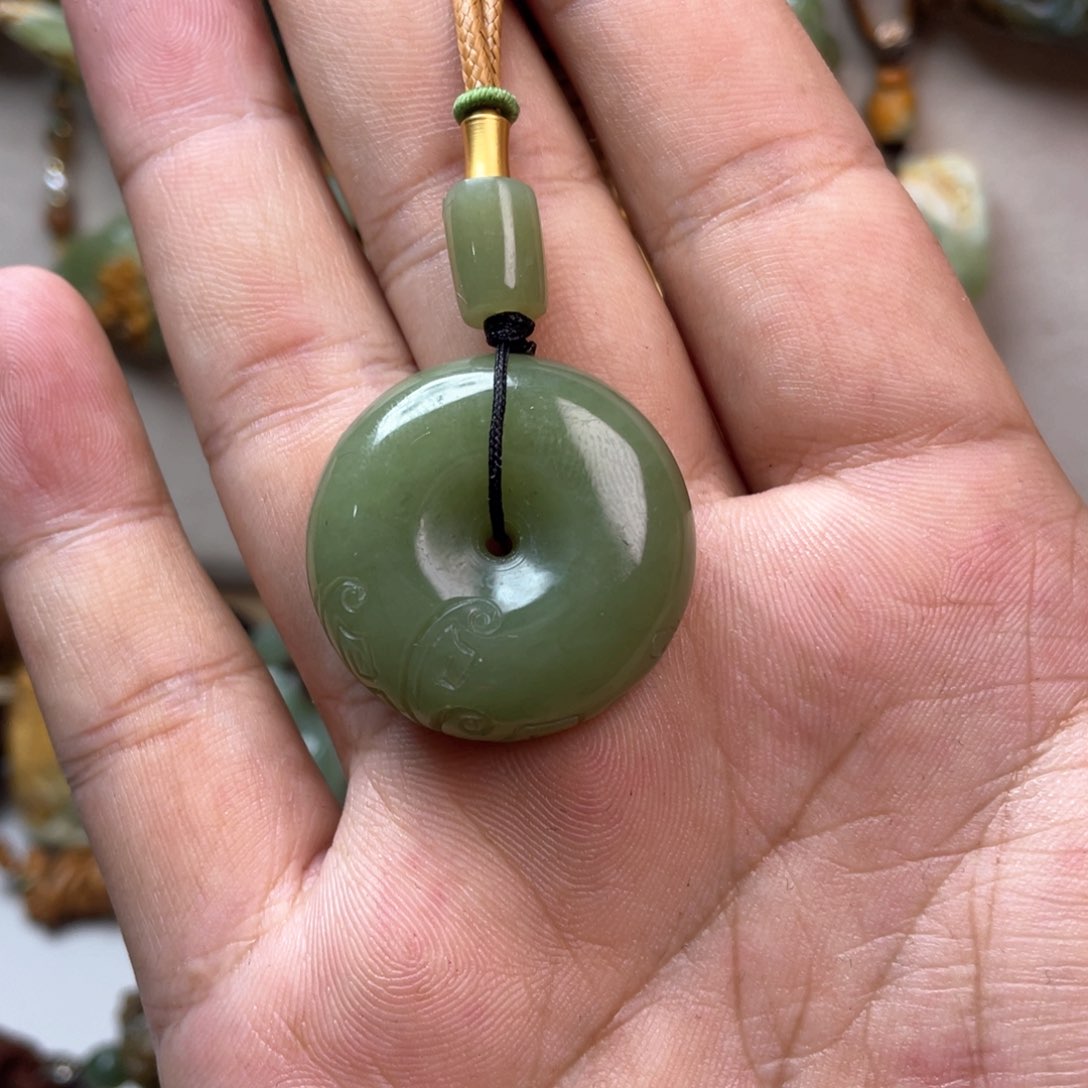 岫岩河磨玉（透闪石质玉）挂坠未镶嵌小**光