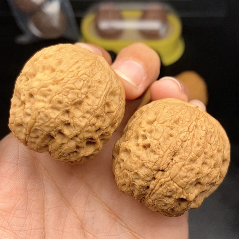 【闪购商品】把件文玩核桃40尺牡丹绣球51.8克