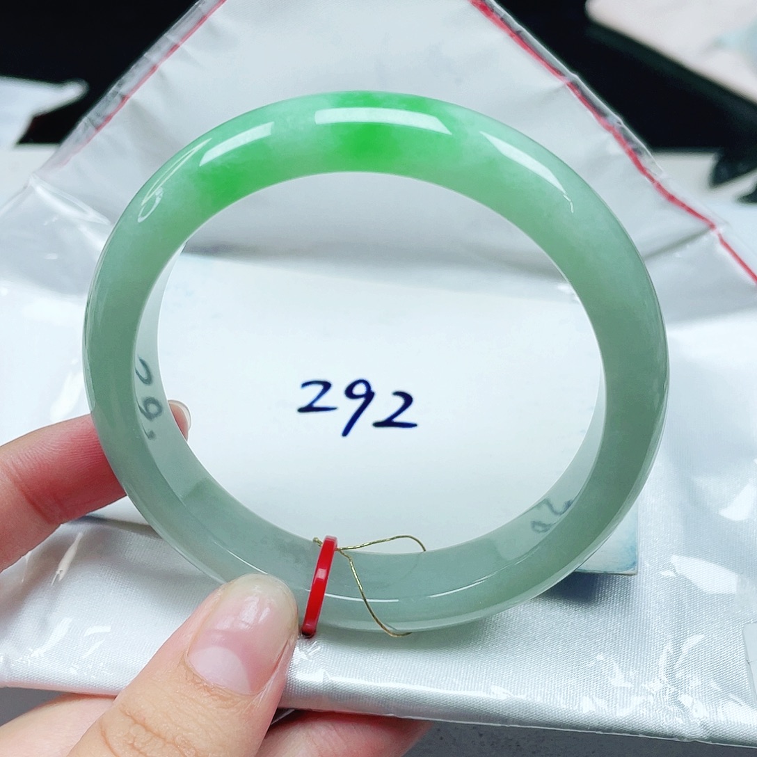 翡翠未镶嵌手镯正圈58