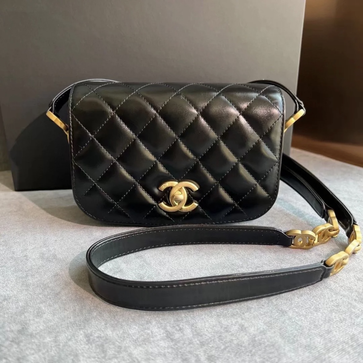 95新 Chanel/香奈儿 多多奢品/香奈儿22a手工坊马鞍包/98新