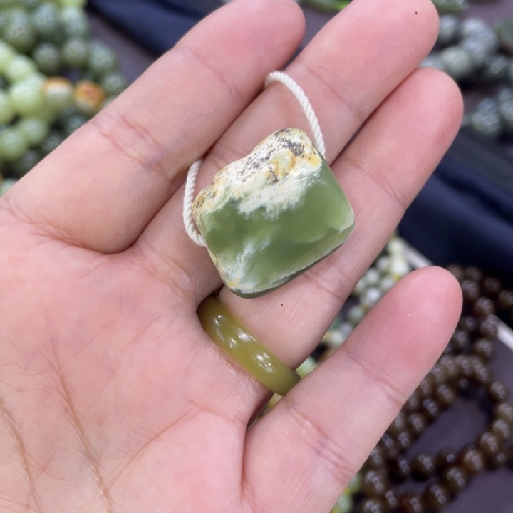 和田玉（糖玉）未镶嵌颈饰