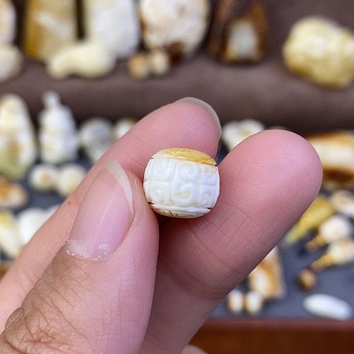 琥珀裸石未镶嵌11×10回文