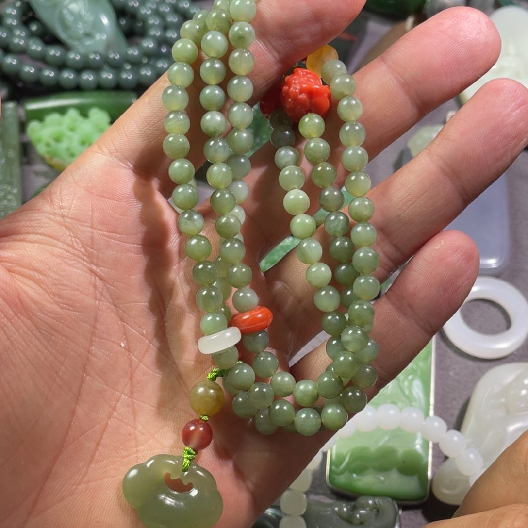 颈饰未镶嵌和田玉