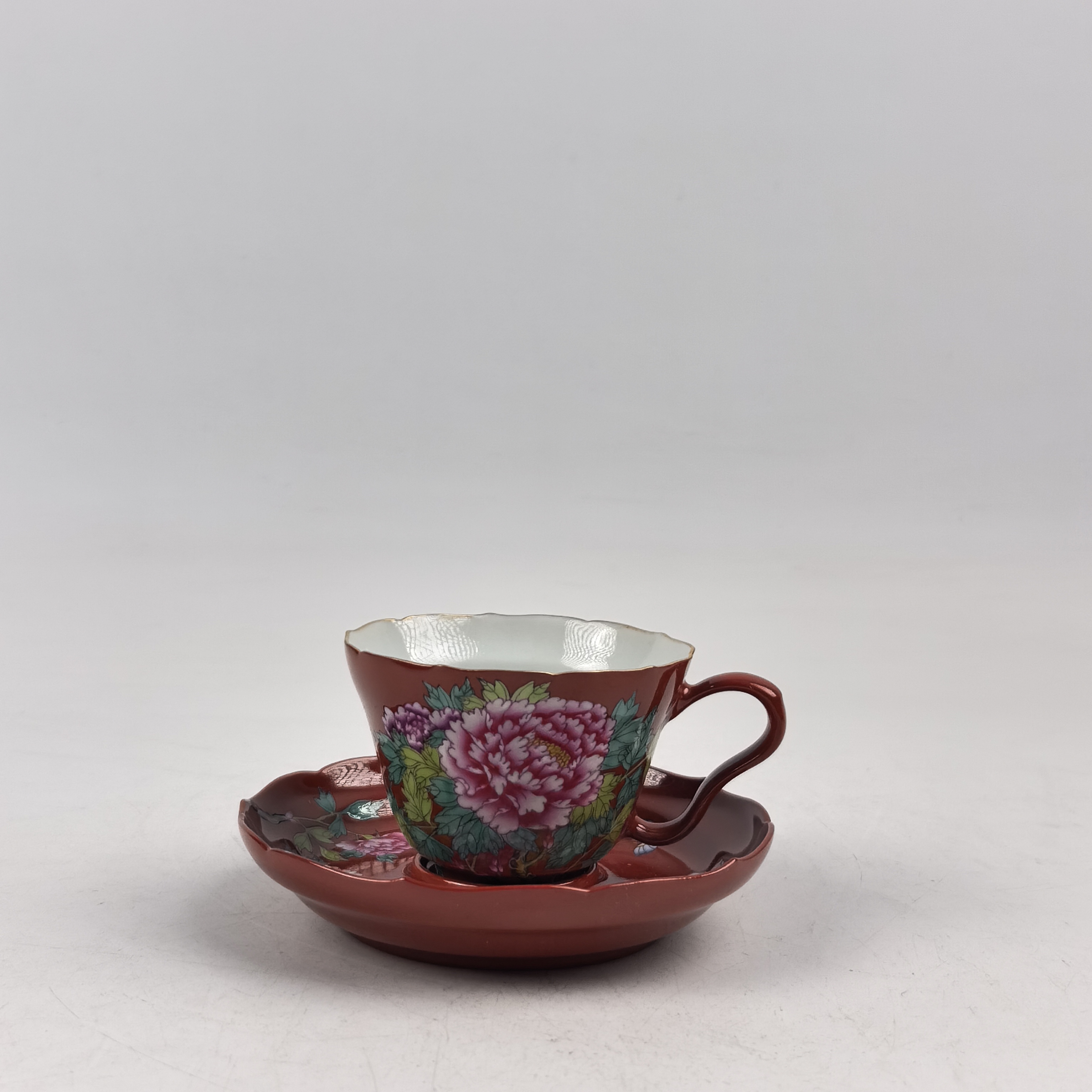 清 粉彩珊瑚红釉花卉杯碟