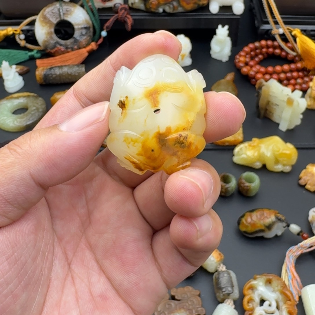 嘘***闹和田玉未镶嵌颈饰