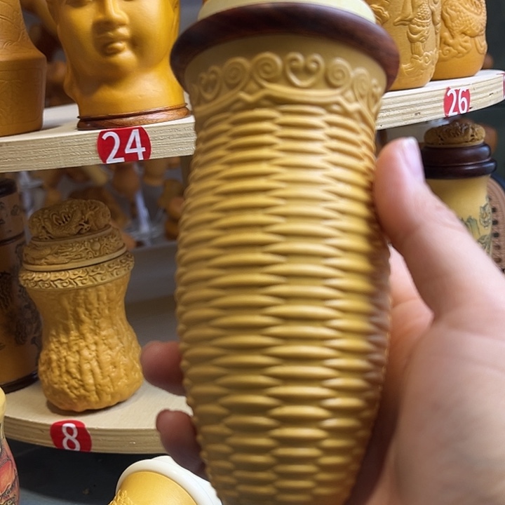 修***。您好你是谁我在等车我是