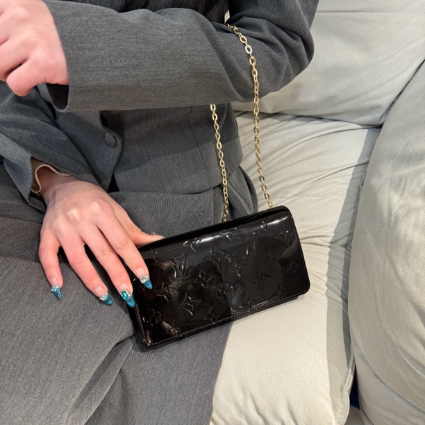 95新 LouisVuitton/路易威登 LV漆皮老花改色斜挎包 后配链条