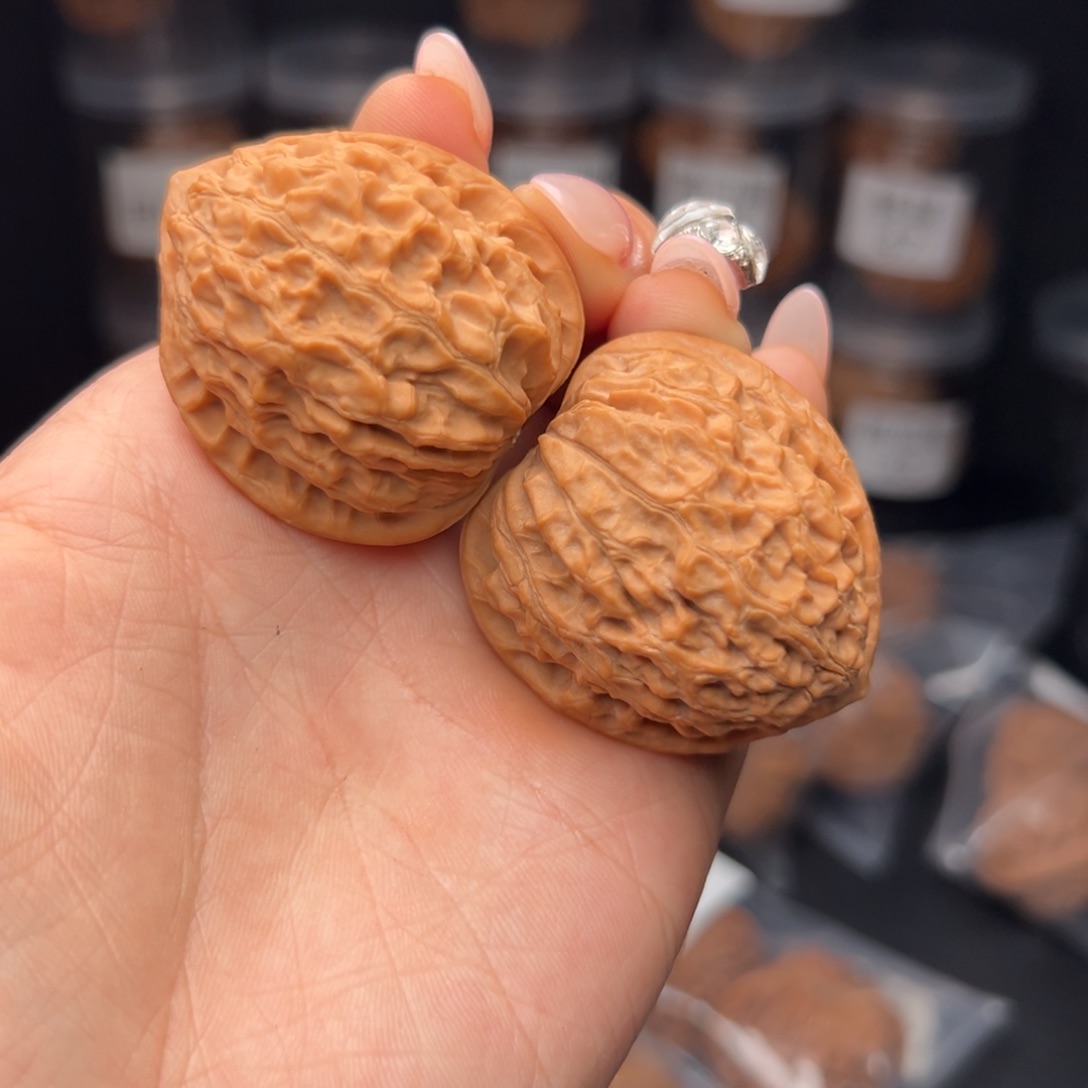 文玩核桃吊坠S****?金牛