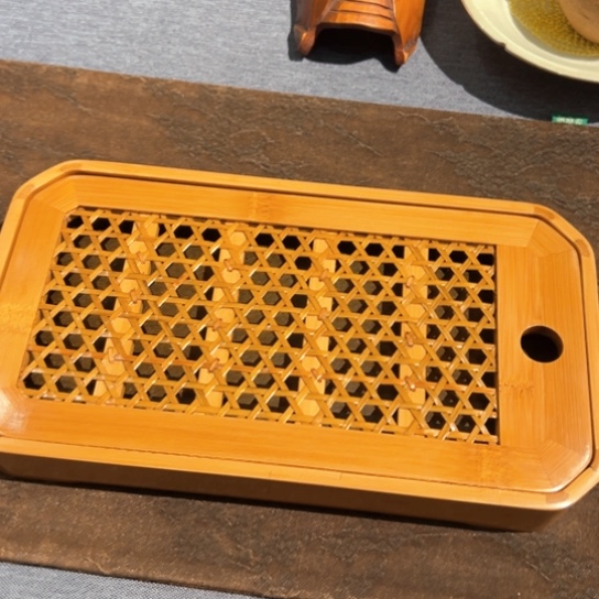 ?***4茶盘和一大袋装得差不多