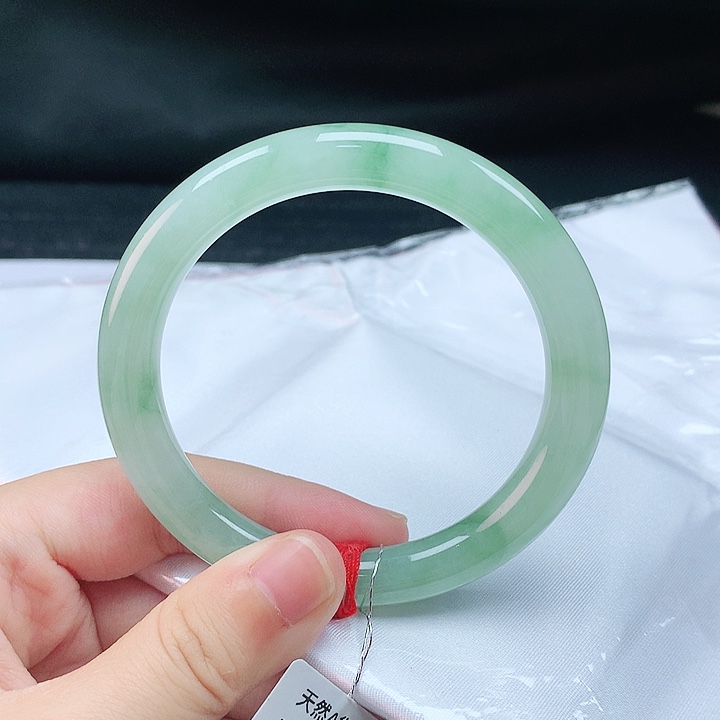 翡翠手镯未镶嵌54圈