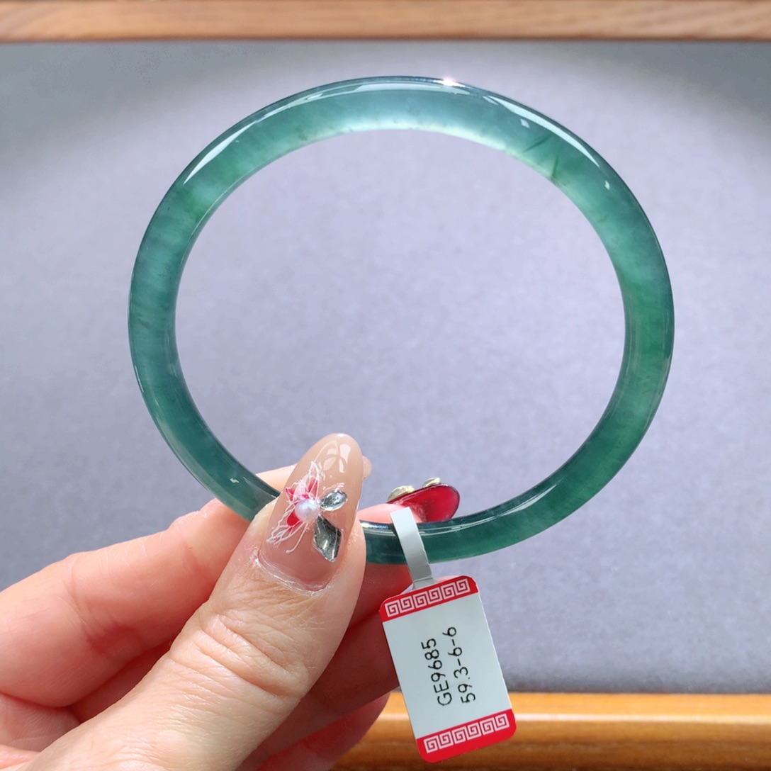 翡翠手镯未镶嵌天然翡翠手镯