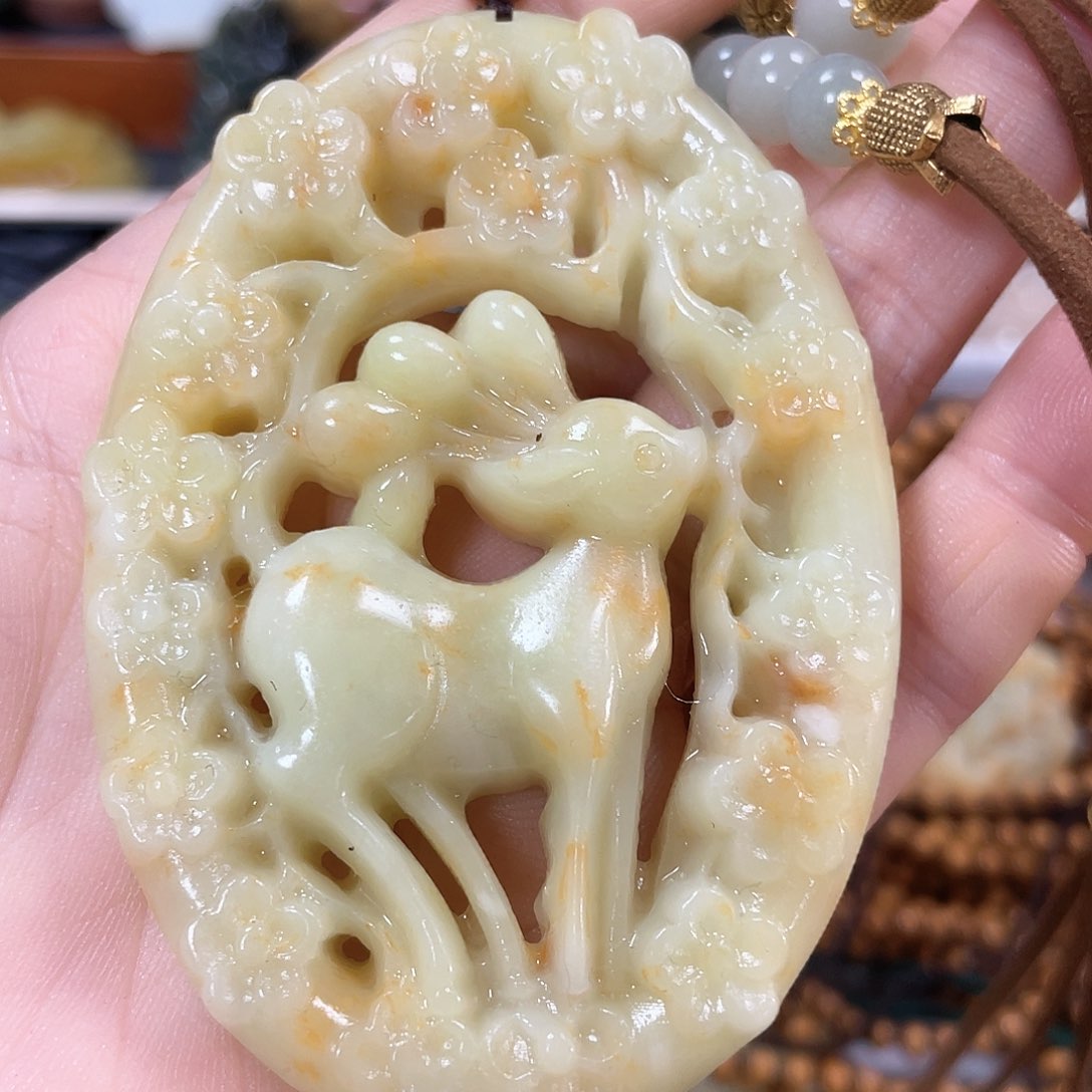 蛇纹石玉颈饰未镶嵌