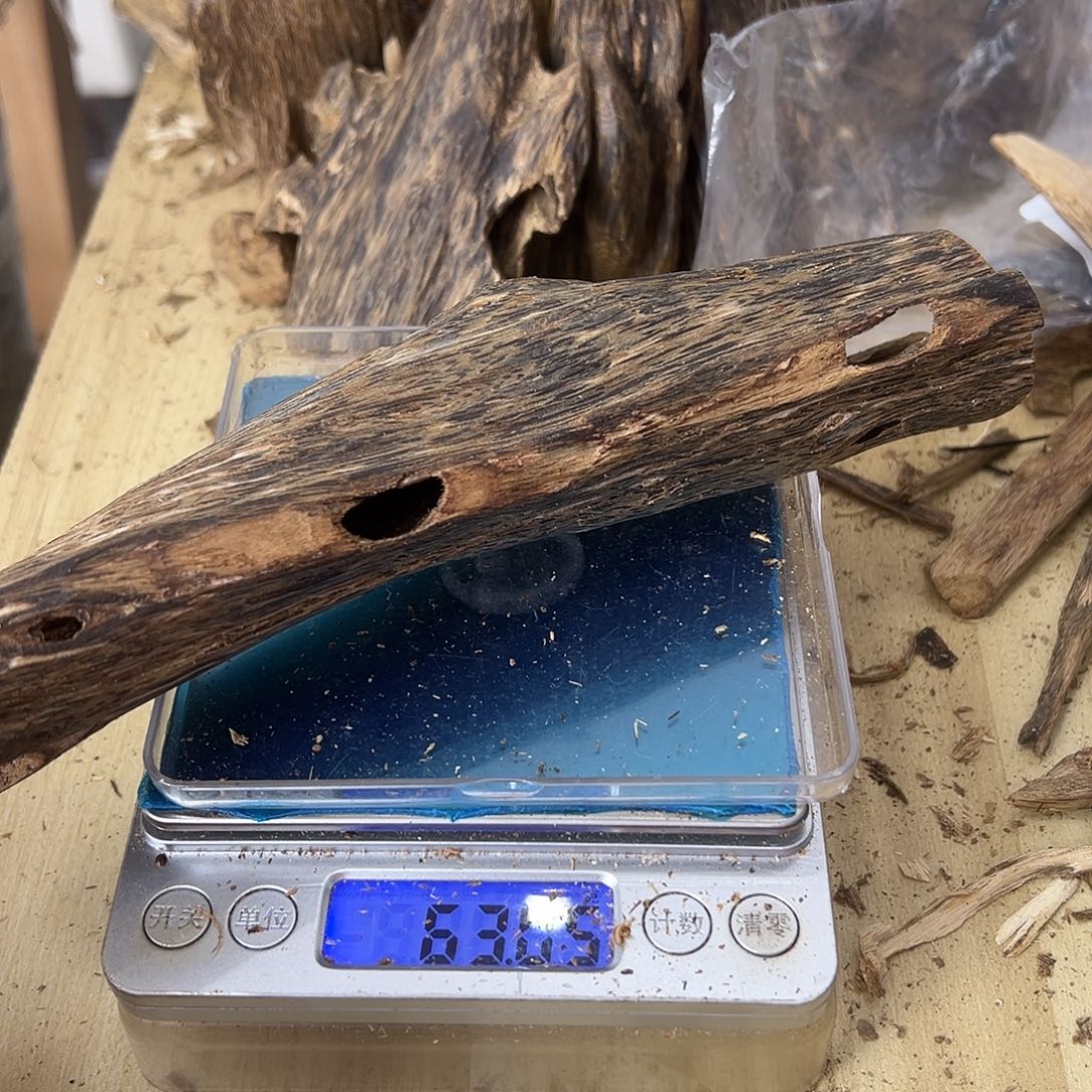 香料绿奇楠虫漏63克蓝宝石