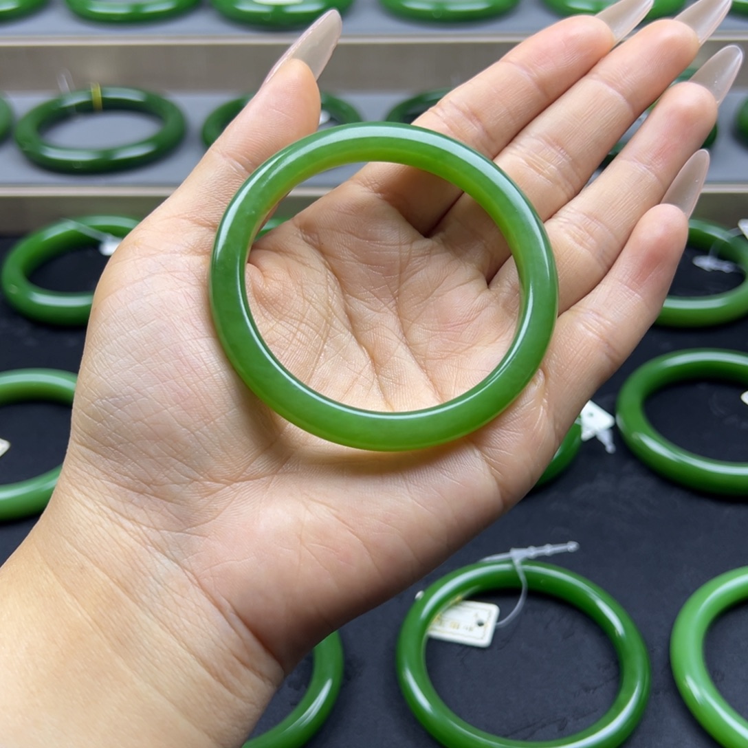 和田玉（碧玉）未镶嵌手镯