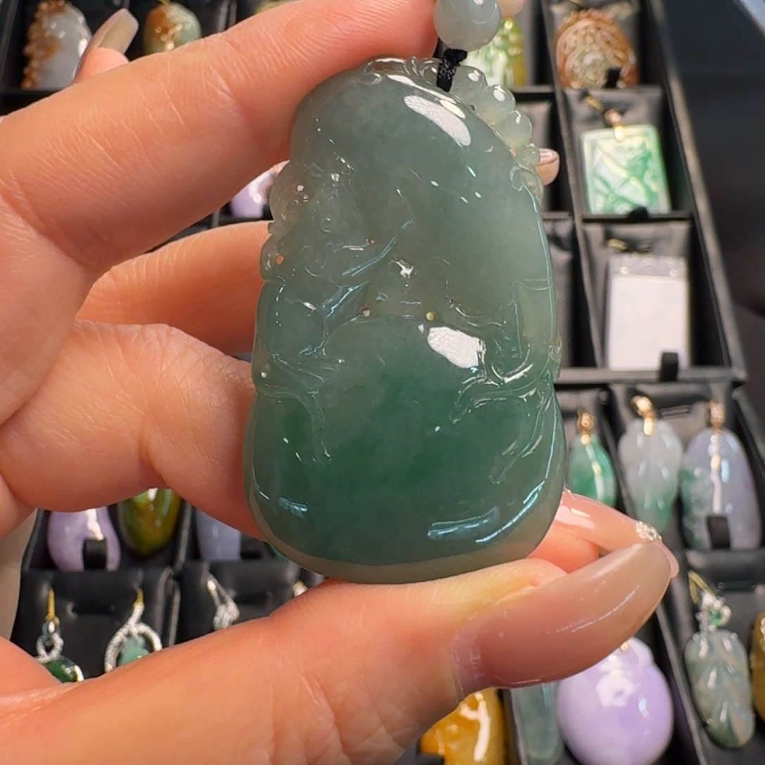 翡翠未镶嵌颈饰人生如意